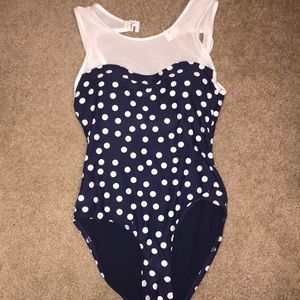 One piece bathing suut